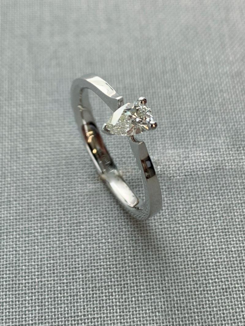 Победитель конкурса «Она сказала «Да!» получит кольцо с бриллиантом стоимостью 117 тыс. рублей