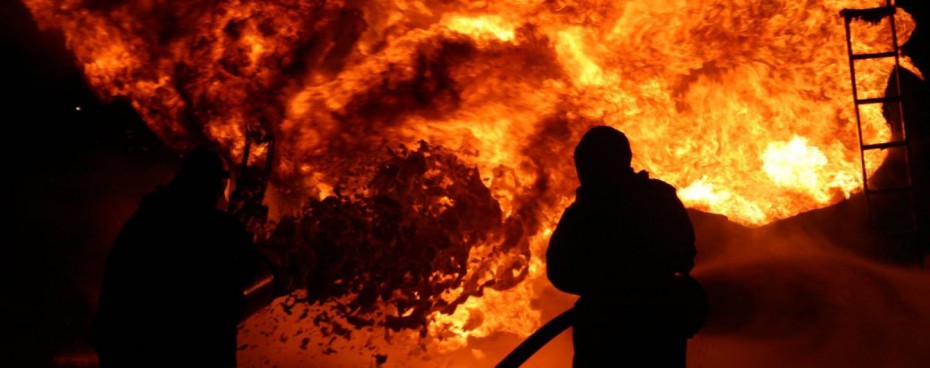 В Якутске сгорел гараж с автомобилем