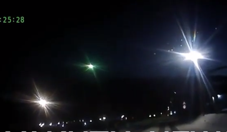 В Якутии очевидцы сняли на видео падение и взрыв неизвестного космического объекта ВИДЕО