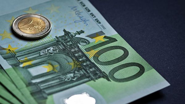 Официальный курс евро на среду вырос до 71,97 рубля