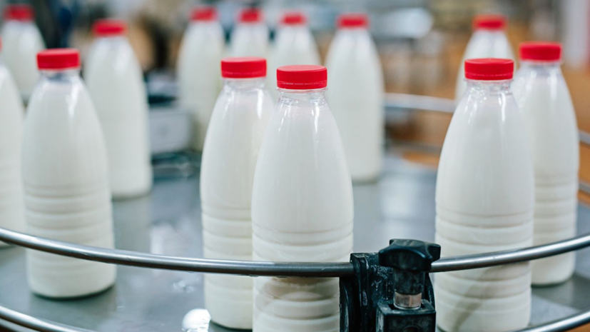 Россия смягчила ограничения на ввоз молока из Белоруссии