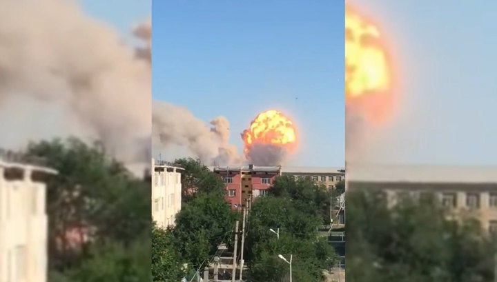 Серия мощных взрывов прогремела на складе боеприпасов в Казахстане