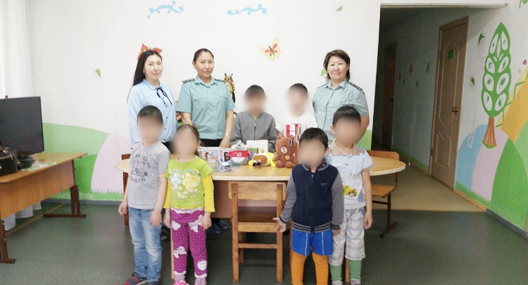 В Якутии судебные приставы подарили праздник детям, находящимся в социально-реабилитационных центрах