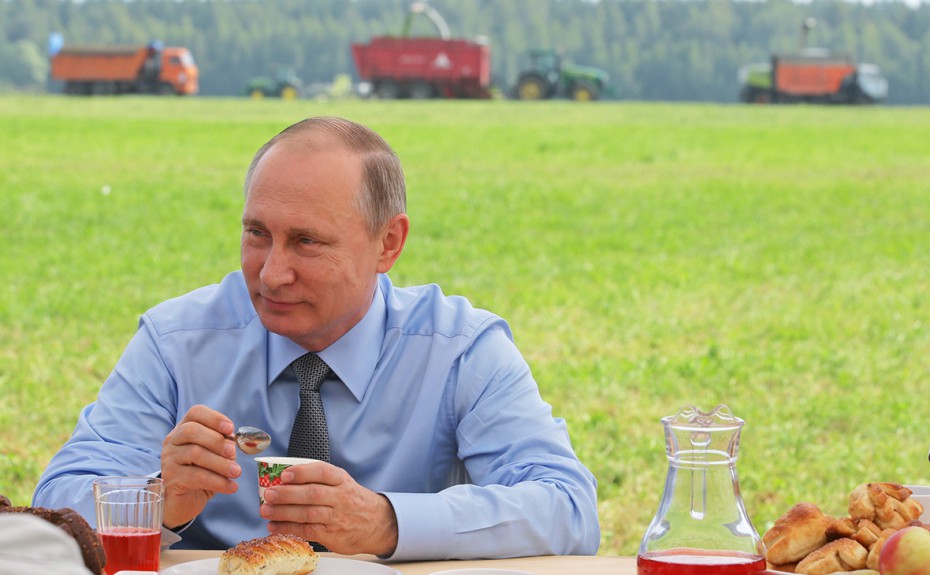 Путин продлил действие продэмбарго на западные товары  