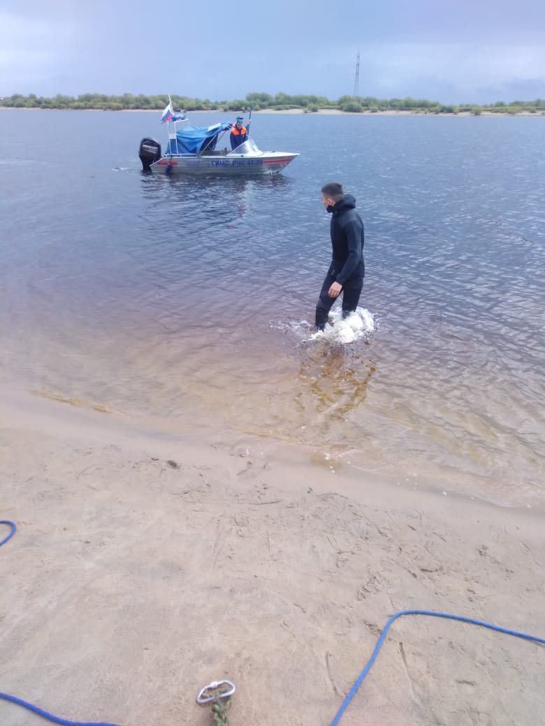 В акватории 202 микрорайона в Якутске обнаружена машина с двумя погибшими