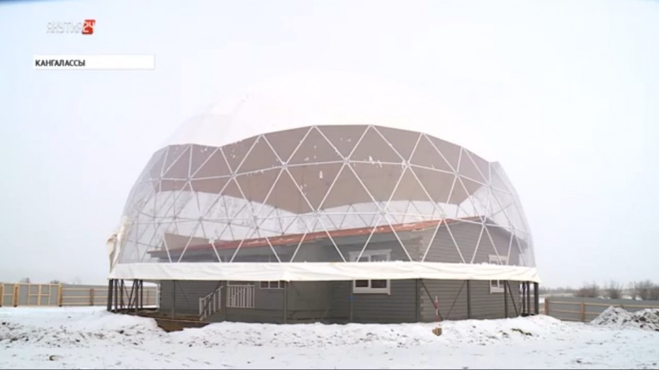 В Якутске завершается монтаж микроимитационной модели жилого дома под куполом