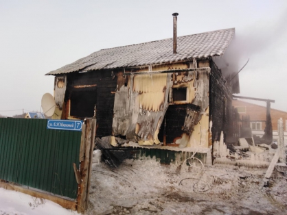 В Якутии в пожаре погибли женщина и ребенок
