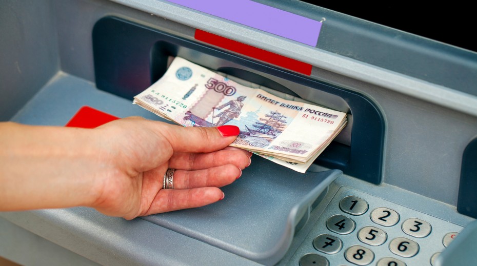 Очередь к банкомату: мошенники придумали новый способ кражи денег с банковских карт