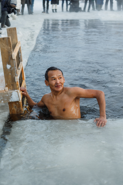 В Якутске прошел экстремальный «Заплыв моржей»