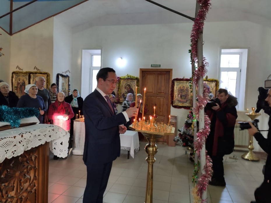 Айсен Николаев принял участие в молебне в Беркаките