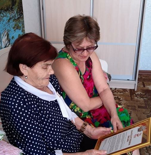 В Якутии принимаются заявки на организацию приемной семьи для пожилого человека