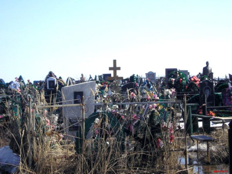 В Якутске на кладбище повесился мужчина