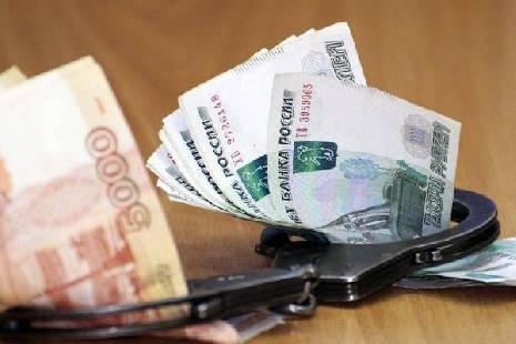 В Якутии судебного пристава подозревают в хищении почти 900 тысяч рублей 