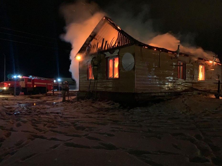 В Якутии в пожаре погибли женщина и четверо детей