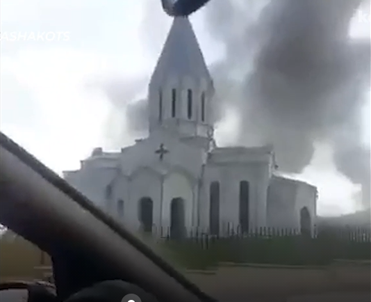 Российские журналисты ранены в Карабахе при обстреле церкви