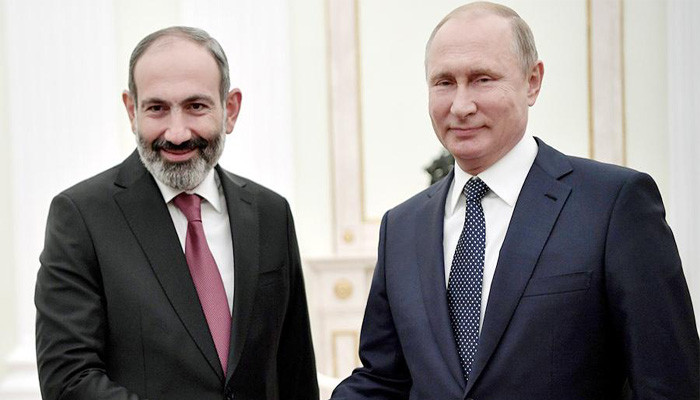 Путин переговорил с Пашиняном и Алиевым