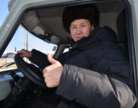 В Якутии пять многодетных семей приобрели автотранспорт на основе социального контракта