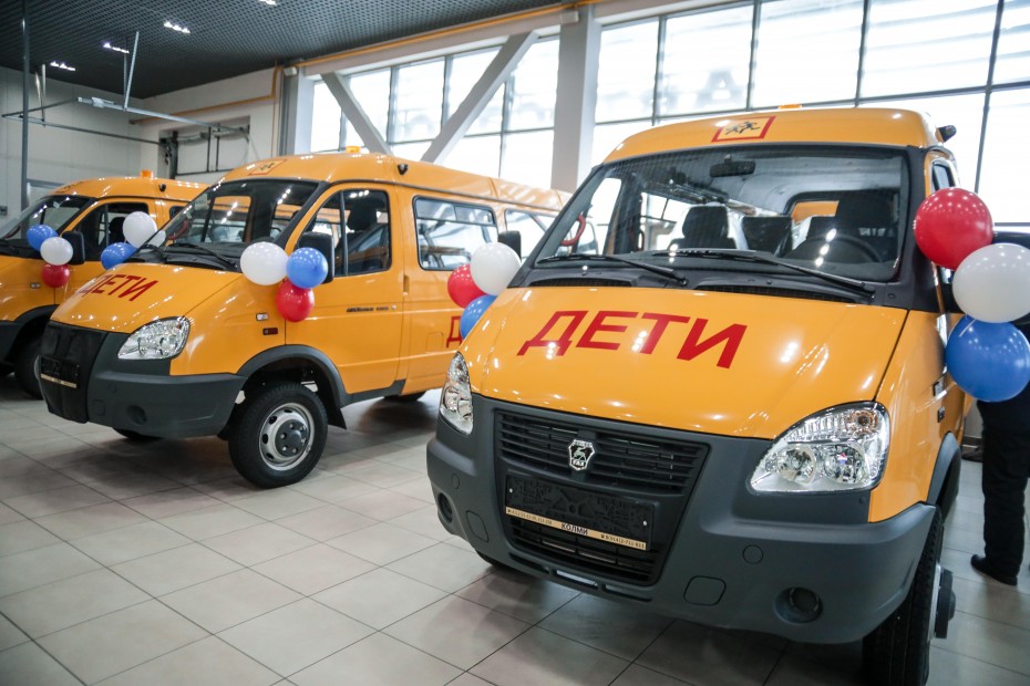 Школы Якутии получили 70 новых автобусов 