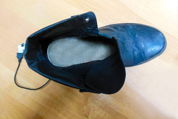Сотрудники следственного изолятора Якутска обнаружили сотовый телефон в подошве ботинка  