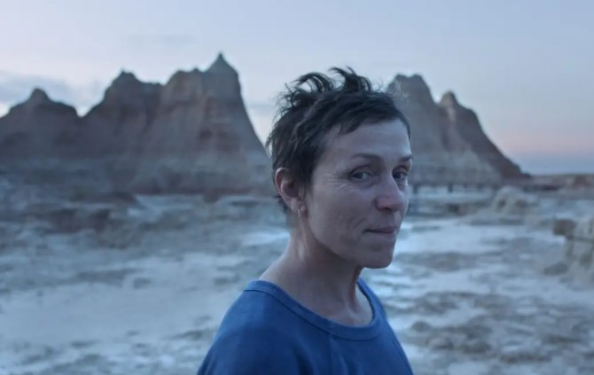 «Земля кочевников» получила премию «Оскар»-2021 как лучший фильм года ВИДЕО