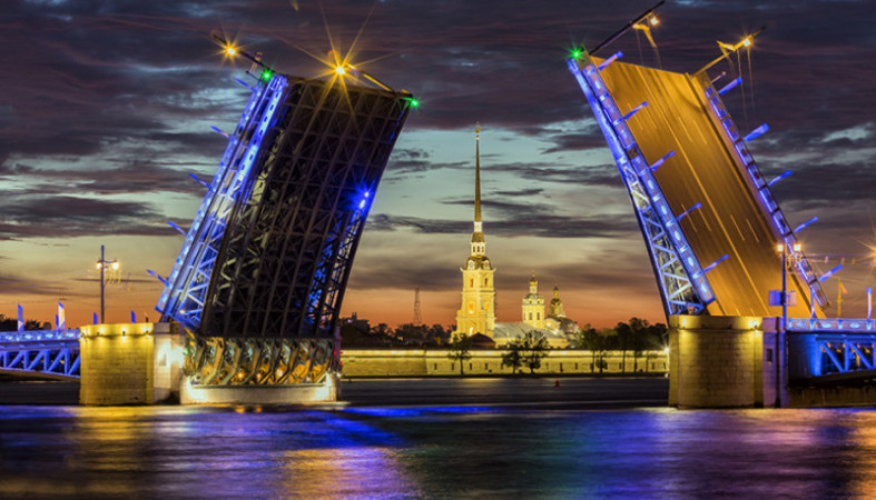 В Петербурге с 10 апреля начнут разводить мосты