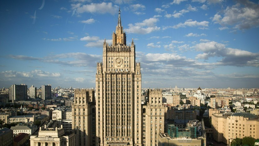 Восьми представителям официальных структур ЕС запретили въезд в РФ