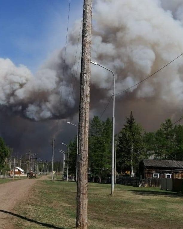 Из-за лесного пожара в якутском селе Тюбяй введен режим ЧС