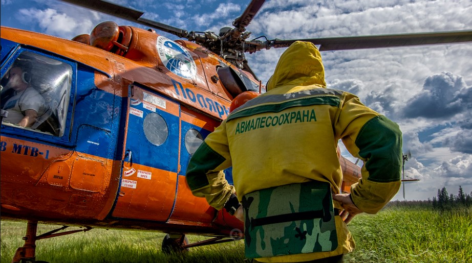 Авиалесоохрана перебрасывает парашютистов-десантников для тушения пожаров в юго-восточной Якутии