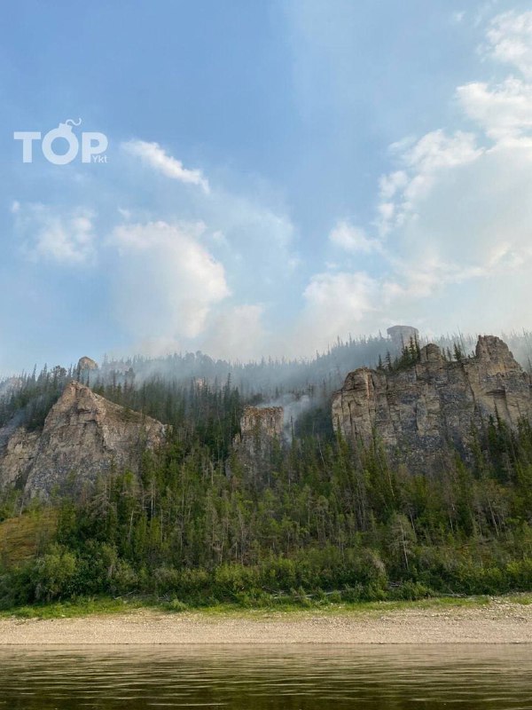 В Якутии горит природный парк "Ленские столбы"