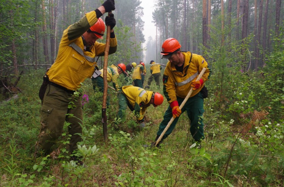 В Якутии продолжаются работы по тушению 23 лесных пожаров 