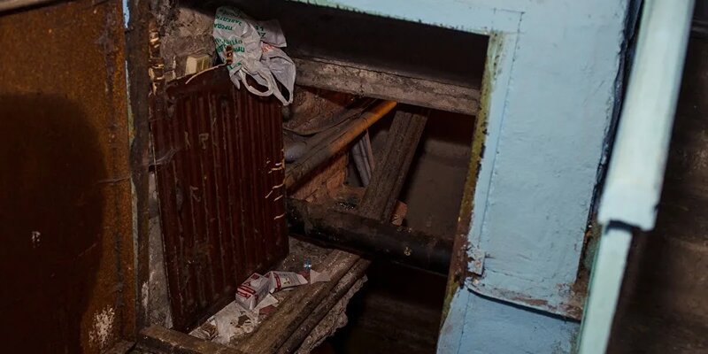 Тело подростка в пакете обнаружили в подвале дома в Петербурге
