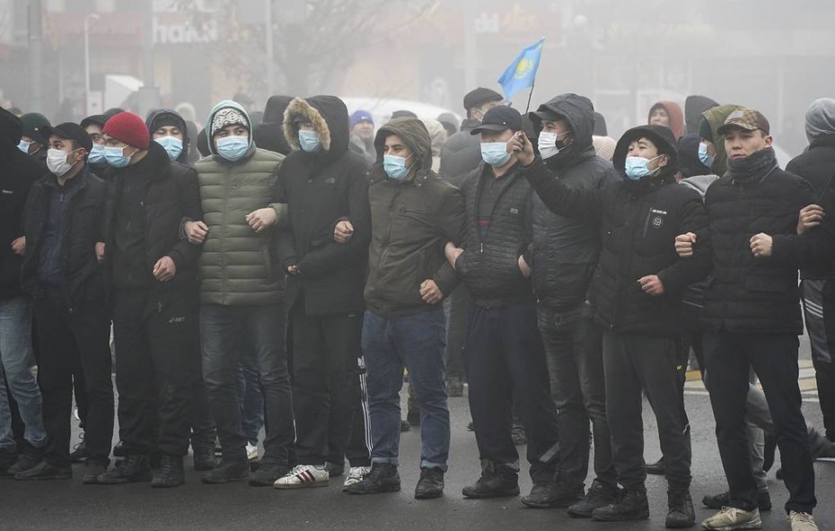 Протестующие захватили алма-атинскую резиденцию главы Казахстана 