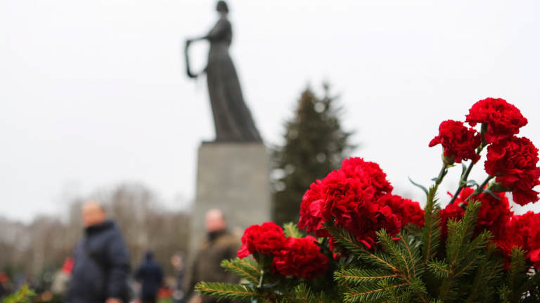 Путин посетил Пискаревское кладбище в День снятия блокады Ленинграда