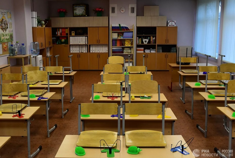 В Петербурге учеников с 7 по 11 классы перевели на дистанционное обучение