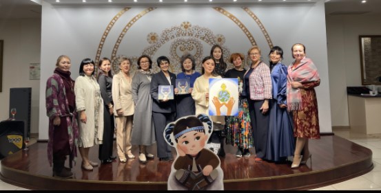 Творческая группа Кындыкан презентовала картину Мира и сказку на XV Съезде женщин Якутии 