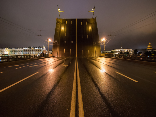 Восемь петербургских мостов разведут с 28 марта по 3 апреля