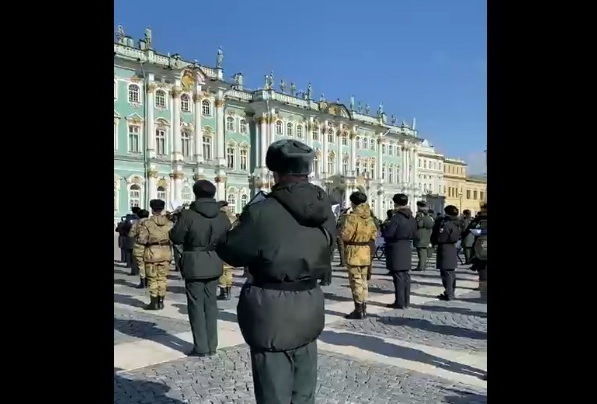 В Петербурге прошла первая репетиция парада Победы 