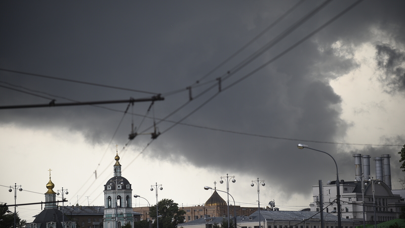 В Петербурге объявили штормовое предупреждение с вероятностью стихийных бедствий