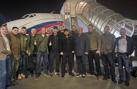 Самолет с руководителями ДНР, Херсонской и Запорожской областей приземлился в Москве