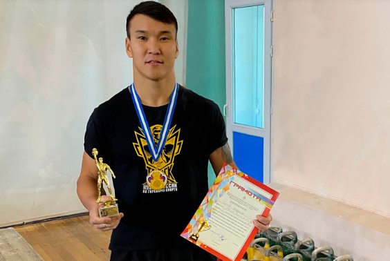 Сотрудник спецназа «Белый медведь» стал победителем ЯРО «Динамо» по гиревому спорту