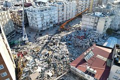 Число погибших в результате землетрясения в Турции превысило 7100 человек