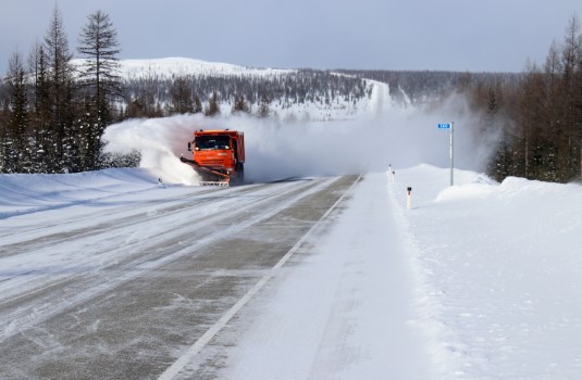 На трассе "Лена" дорожные службы  перешли на усиленный режим работы из-за снегопада 