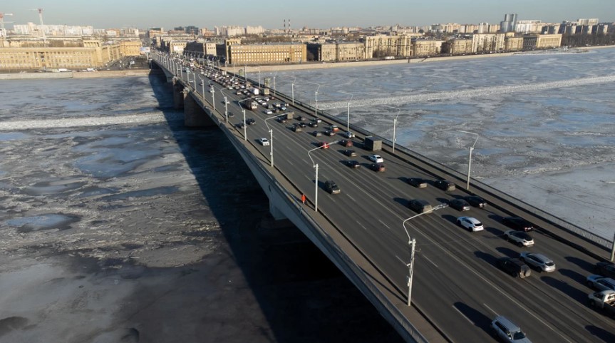 В Петербурге в ночь на 10 марта произведут техразводку моста Александра Невского