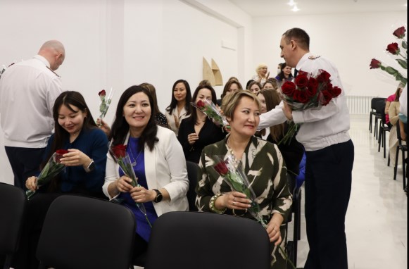 Сотрудниц УФСИН Якутии поздравили с Международным женским днем 8 марта