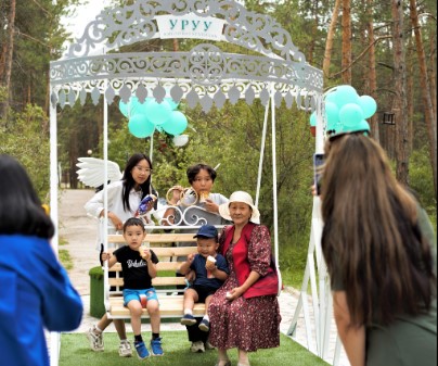 В парке Якутска установили качели в виде национального украшения народов саха – бастына