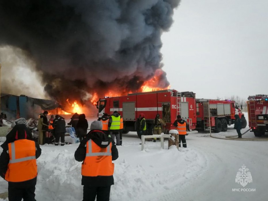Крупный пожар в Якутске на улице Очиченко 