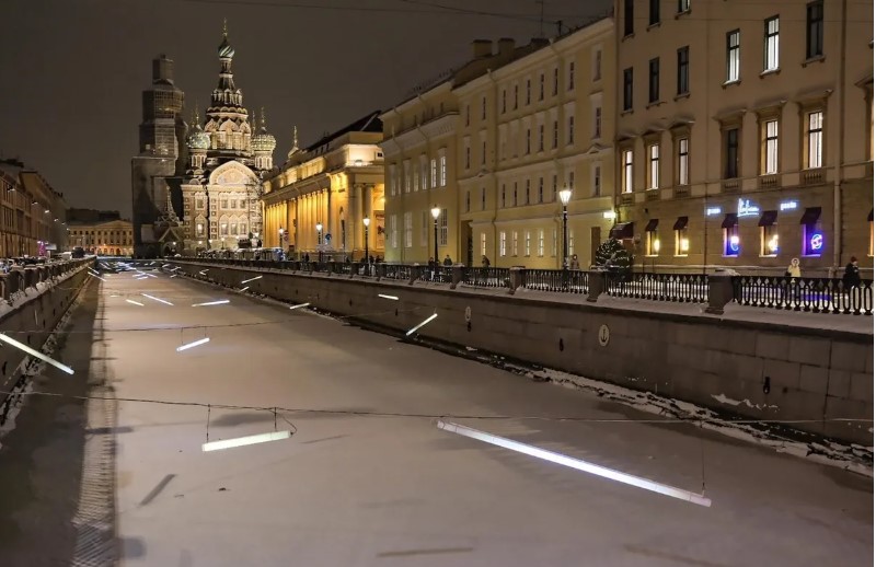 На Набережной канала Грибоедова в Петербурге установили новые фонари