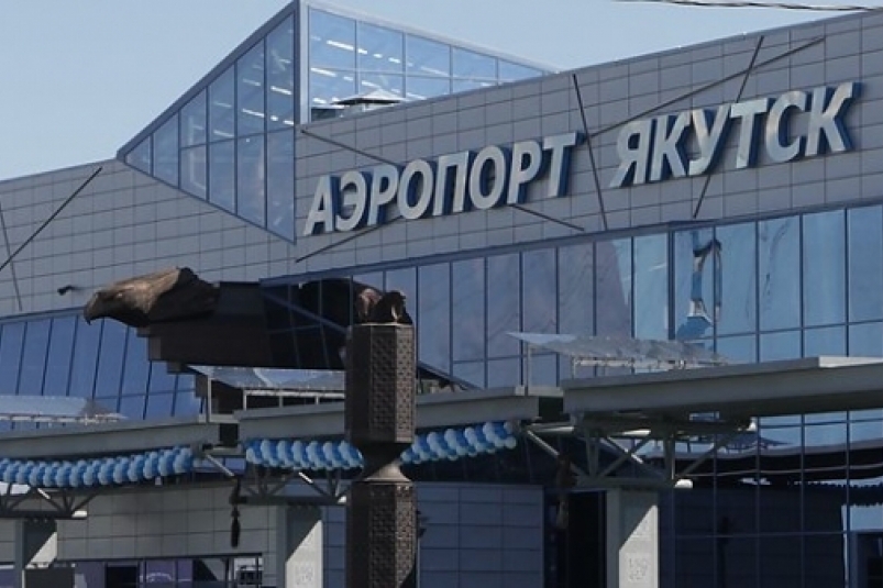 Самолет Sukhoi Superjet 100 совершил аварийную посадку в аэропорту Якутска из-за дыма