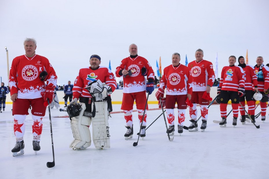 Дружеский хоккейный матч между «Легендами хоккея» и сборной Якутии закончился вничью