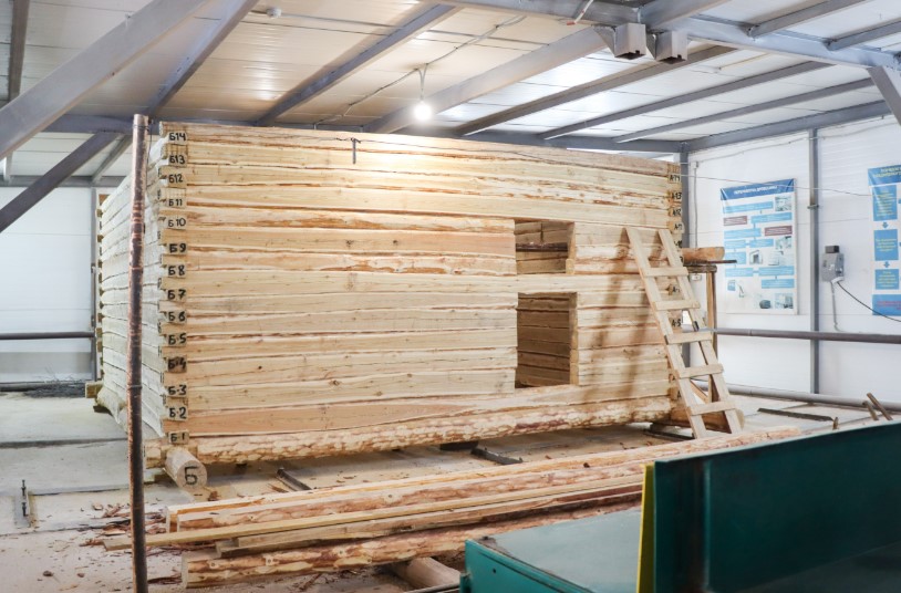 В Якутии осуждённые ИК-6 круглогодично производят деревянные срубы